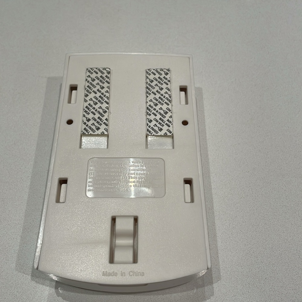 SimpliSafe Security Bundle: Siren, Motion and Entry Compatible w/ Orig. System - Picture 3 of 7